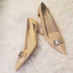 NWOT Stuart Weitzman Shoe kitten heel size 8m